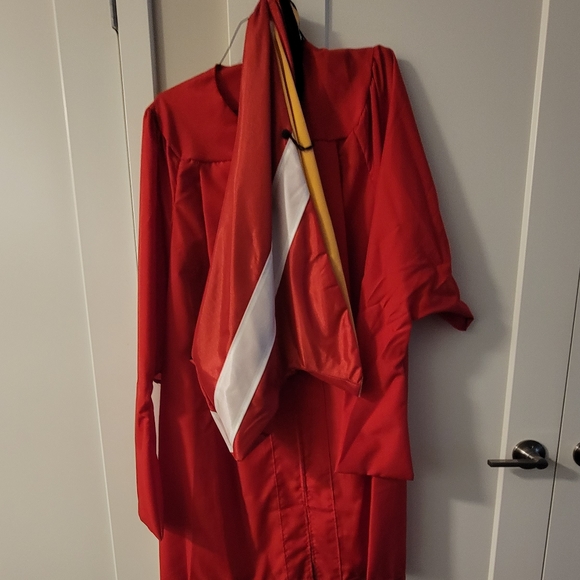 Graduation gown - Picture 2 of 2